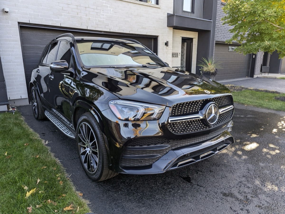 Mercedes-Benz GLE noir après détaillage complet — Luxeau Auto Spa Terrebonne
