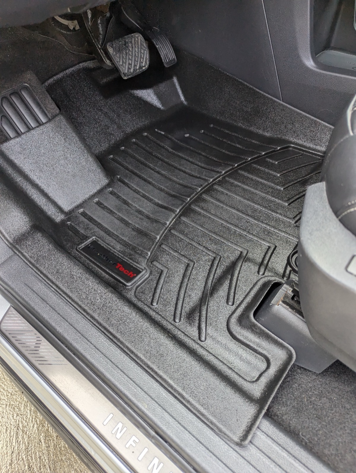 Après détaillage — tapis d'auto propre